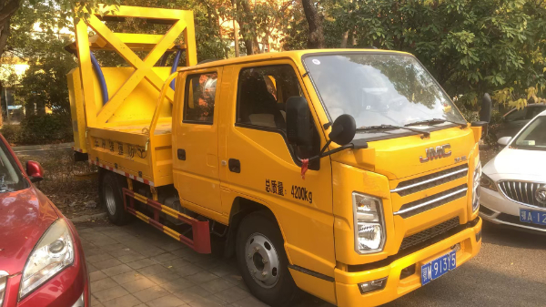 80K太陽(yáng)能光板防撞車(chē)